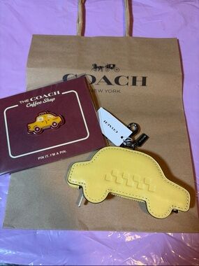 COACH Yellow Taxi Car Zip charm Pouch/pin set